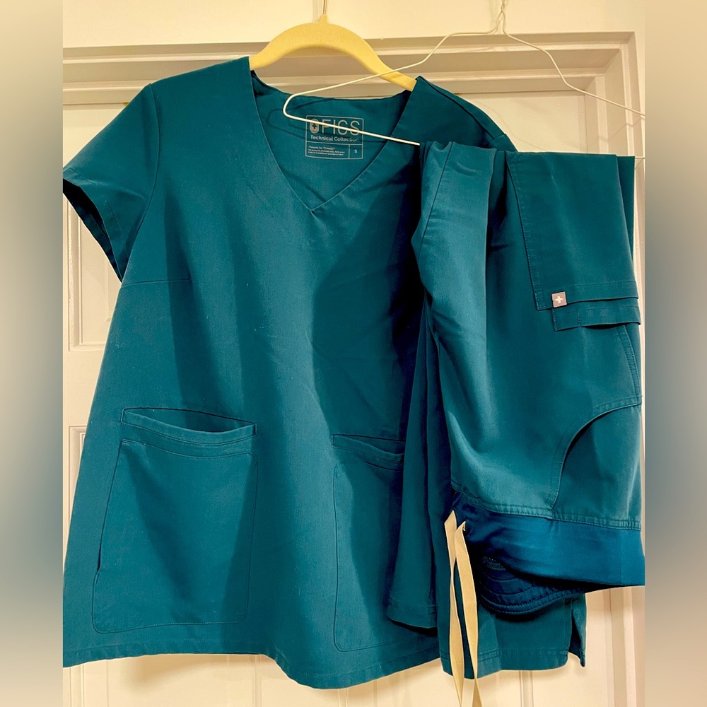 Turquoise small FIGS scrub set